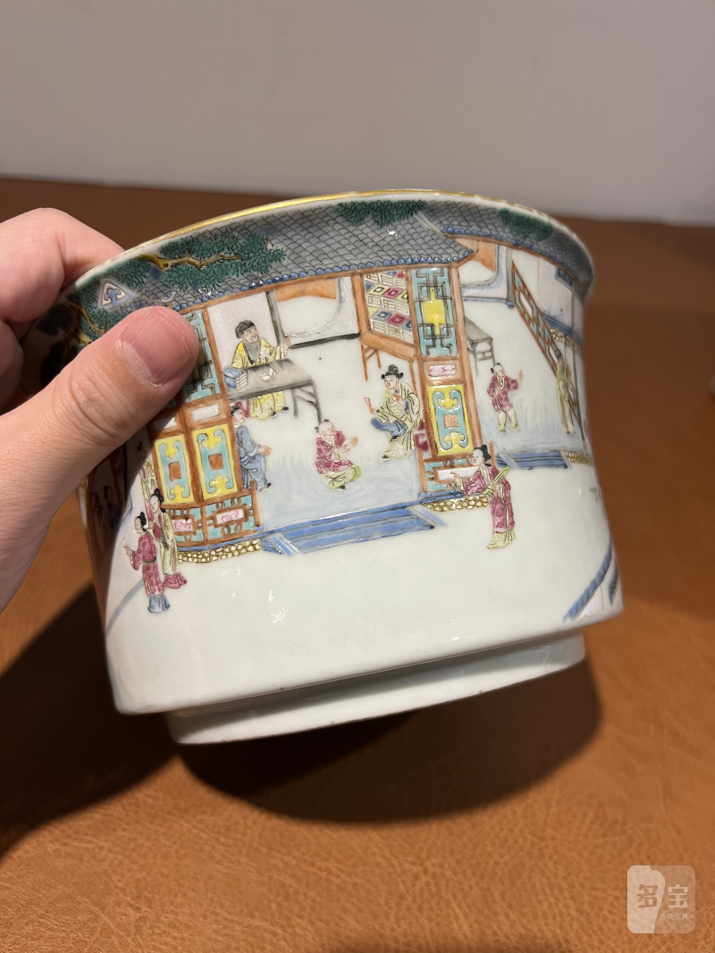 清中期 粉彩庭院人物盆 - 图7